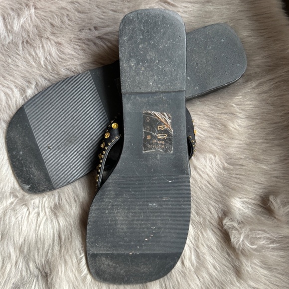 Black Sandals 🩴 - Picture 2 of 3